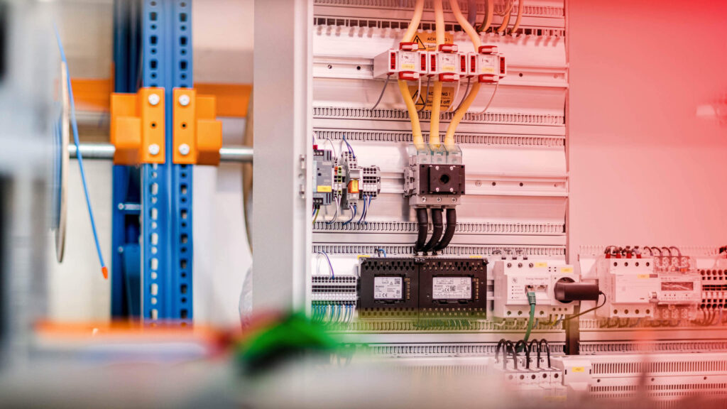 Inneres eines Schaltschranks